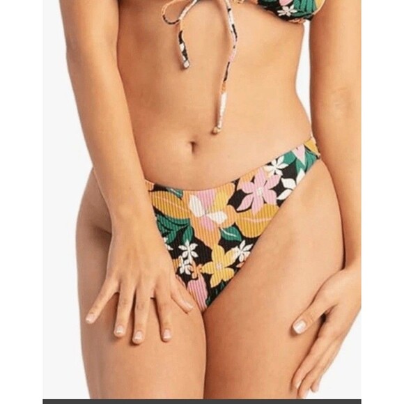NWT- VOLCOM- HAD ME AT ALOHA-CHEEKINI Bikini Bottom Size Small Reail $52 - Picture 1 of 12